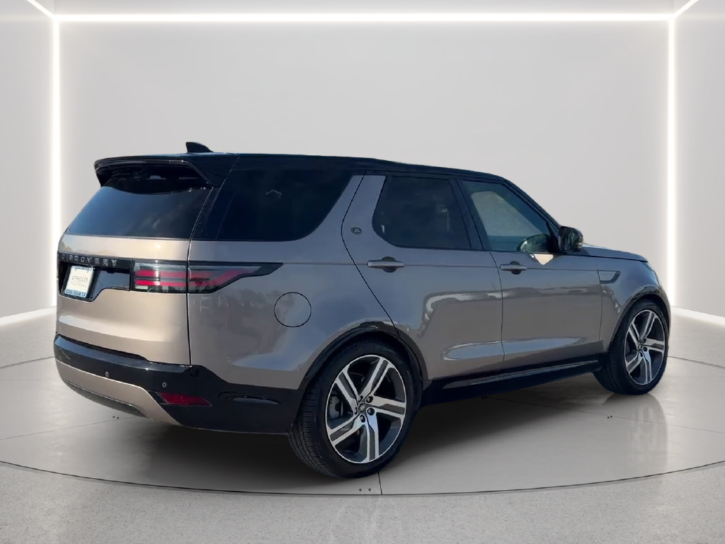 Used 2024 Land Rover Discovery Dynamic SE AWD/4WD image 5