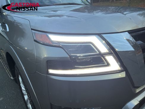 Used 2023 Nissan Armada SV image 3