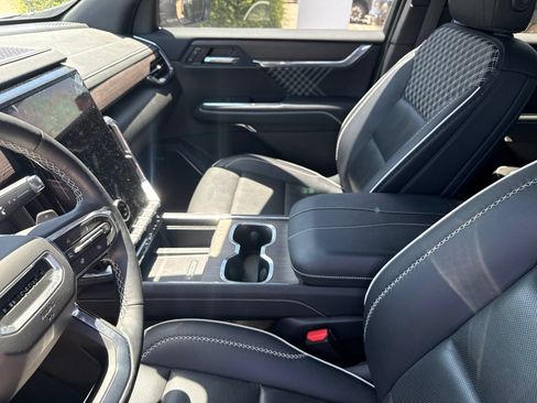 Used 2024 GMC Acadia Denali FWD image 20