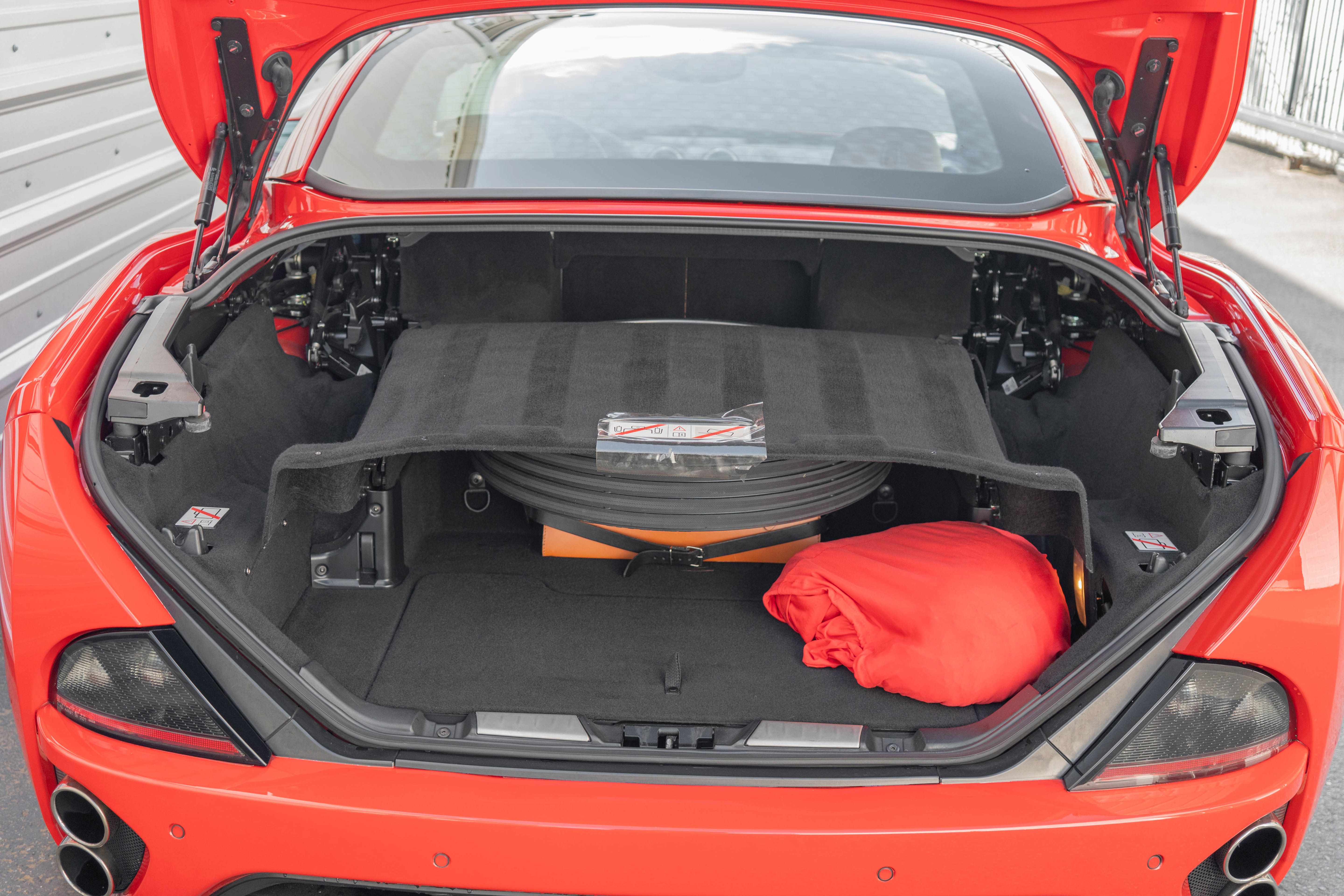 Used 2010 Ferrari California RWD image 31