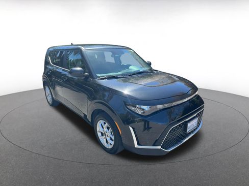 Used 2025 Kia Soul LX w/ LX Technology Package FWD image 1