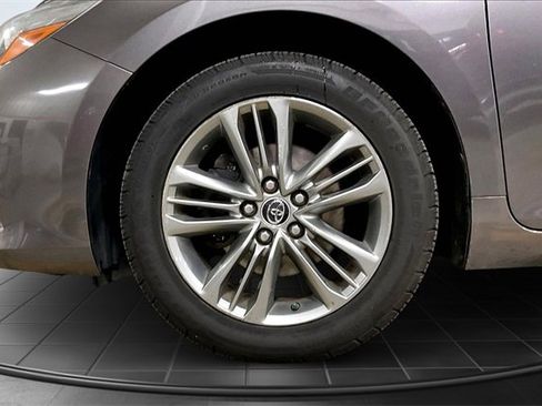 Used 2016 Toyota Camry SE image 9