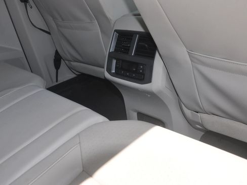 Used 2018 Volkswagen Atlas SE FWD image 34