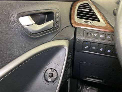 Used 2017 Hyundai Santa Fe Limited image 21