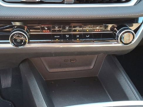 Used 2025 Chevrolet Equinox LT AWD/4WD image 15