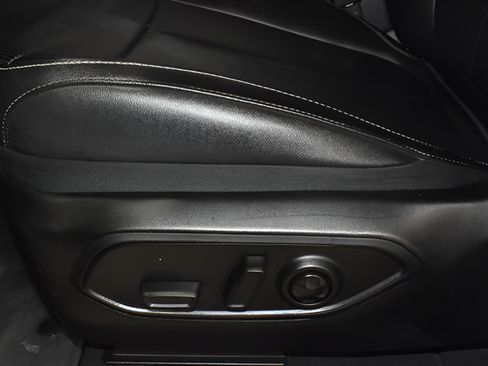 Used 2024 Jeep Grand Cherokee Limited w/ Luxury Tech Group II AWD/4WD image 26