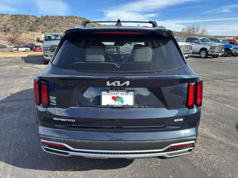 Used 2023 Kia Sorento EX image 6