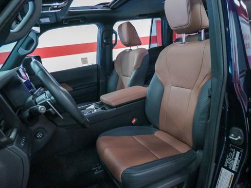 Used 2024 Lexus GX 550 w/ Accessory Package (Z1) AWD/4WD image 11