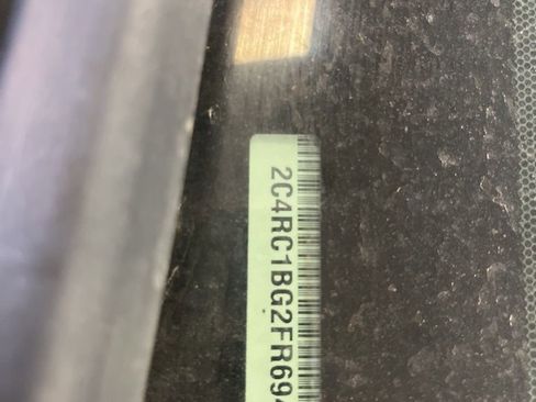 Used 2015 Chrysler Town & Country Touring image 1