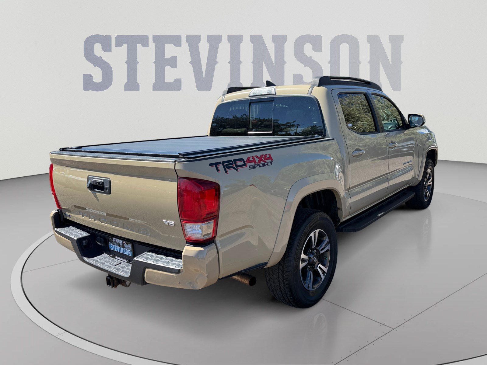 Used 2017 Toyota Tacoma TRD Sport AWD/4WD image 5