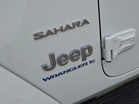 Used 2023 Jeep Wrangler Unlimited Sahara image 12