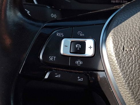 Used 2019 Volkswagen Jetta SEL Premium image 18