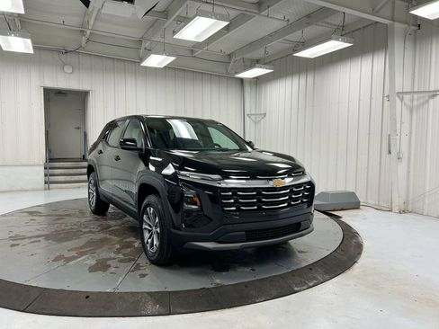 New 2026 Chevrolet Equinox LT FWD image 2