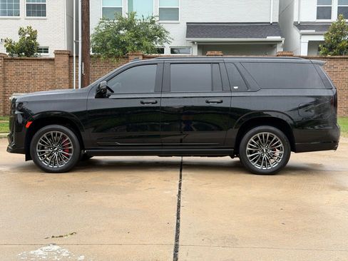 Used 2024 Cadillac Escalade ESV V w/ Heavy-Duty Trailer Package AWD/4WD image 12