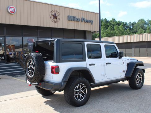 Used 2025 Jeep Wrangler Unlimited Rubicon AWD/4WD image 7