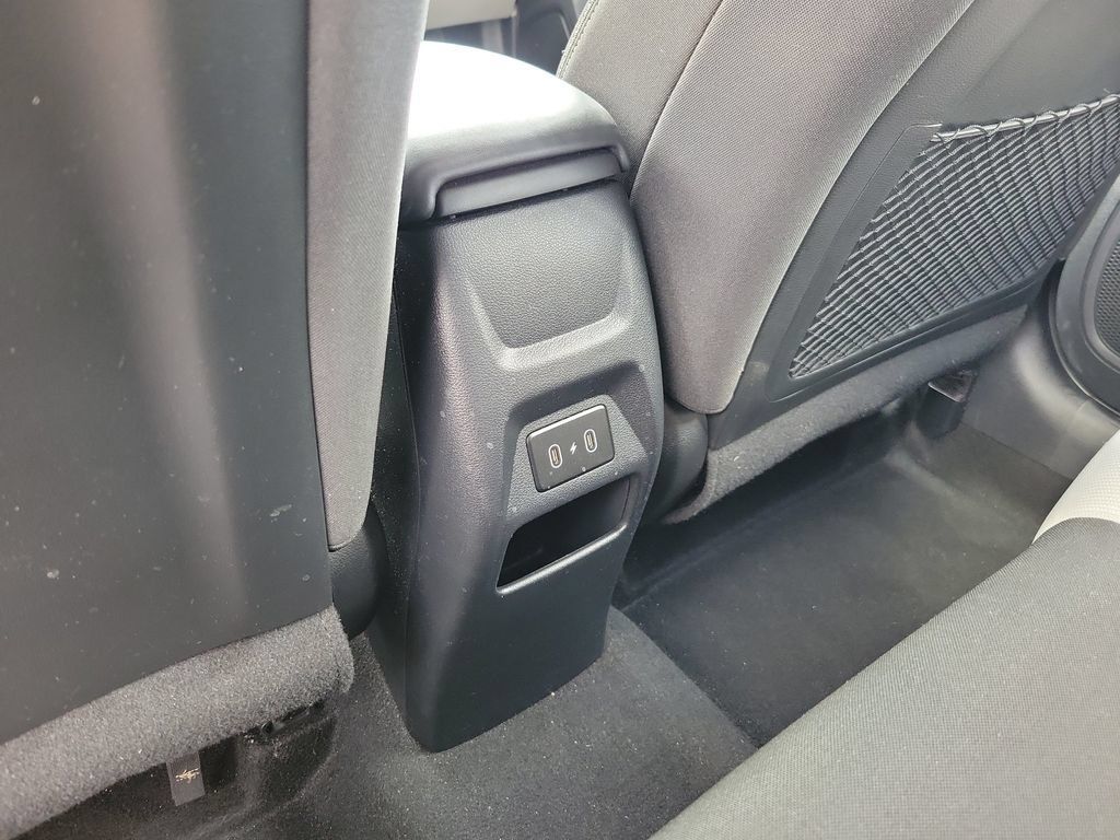 Used 2025 Hyundai Venue SEL FWD image 10