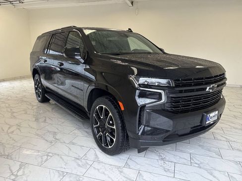 Used 2023 Chevrolet Suburban RST w/ Sport Performance Package AWD/4WD image 2
