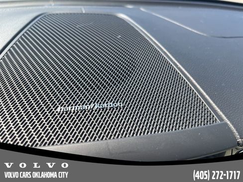 Used 2024 Volvo XC60 B5 Ultimate w/ Protection Package Premier image 10