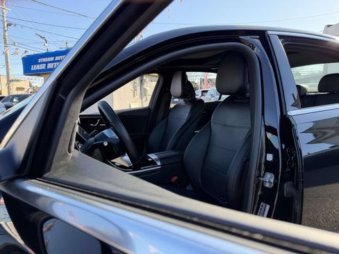 Used 2025 Mercedes-Benz C 300 4MATIC Sedan image 23