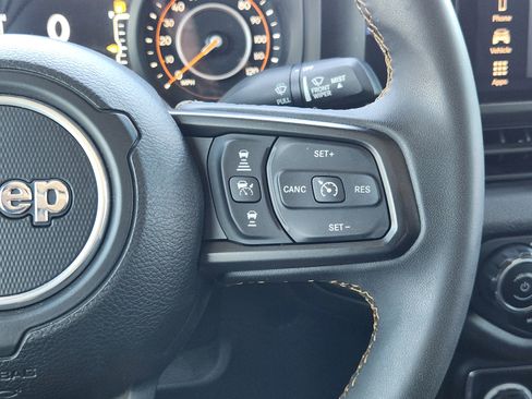 Used 2024 Jeep Gladiator Sport AWD/4WD image 30