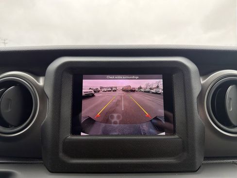 Used 2023 Jeep Gladiator Sport image 25