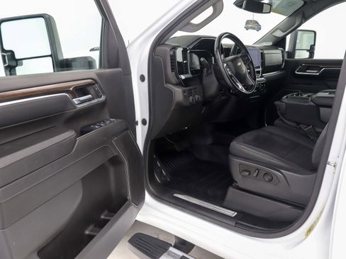 Used 2024 Chevrolet Silverado 2500 LT w/ Convenience Package image 19
