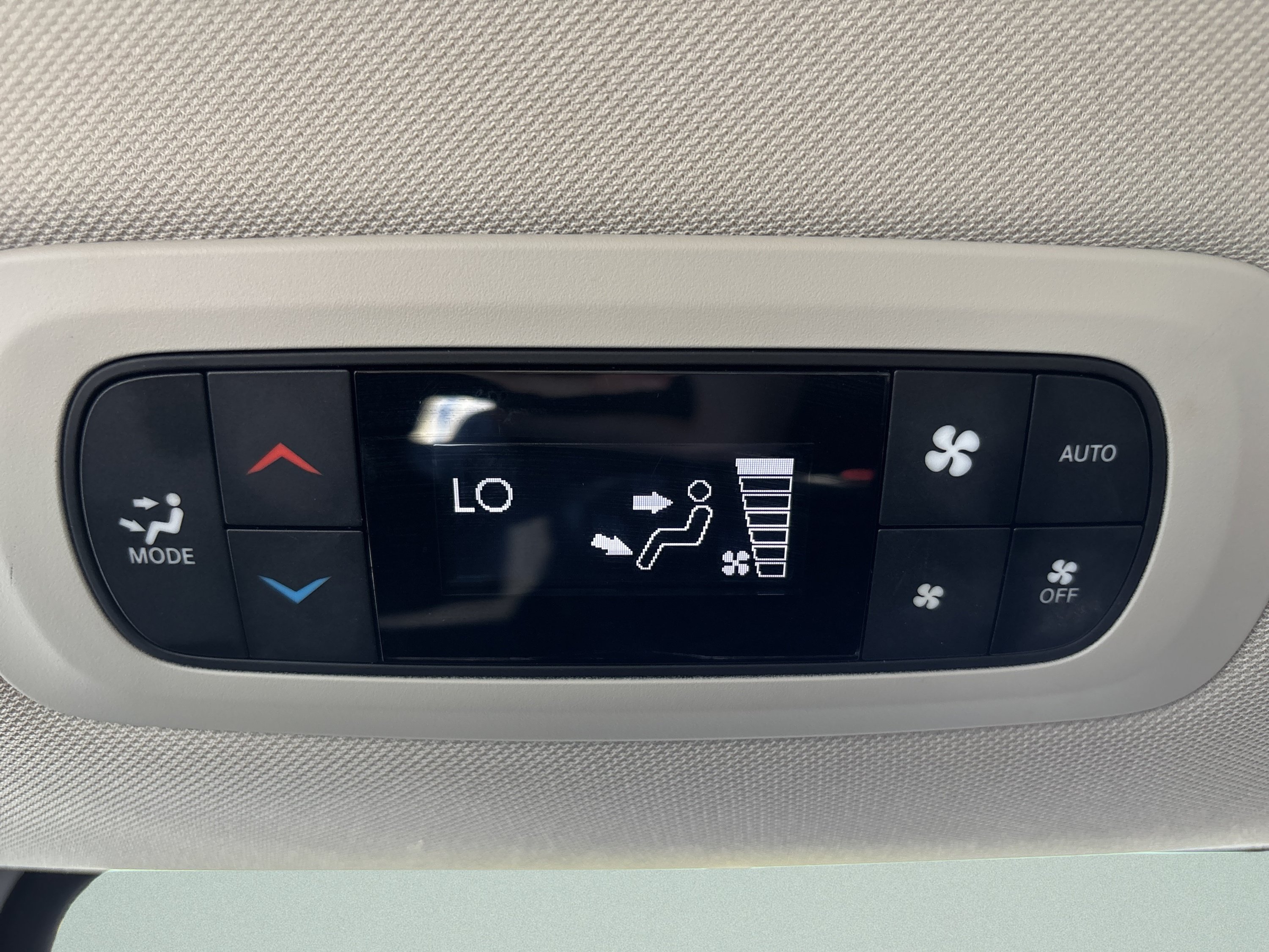 Used 2024 Chrysler Pacifica Touring-L FWD image 22