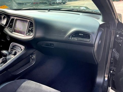 Used 2022 Dodge Challenger R/T w/ Plus Package image 33