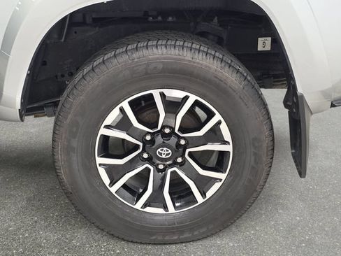 Certified 2022 Toyota Tacoma TRD Sport w/ Black Out Package (TMS) AWD/4WD image 29
