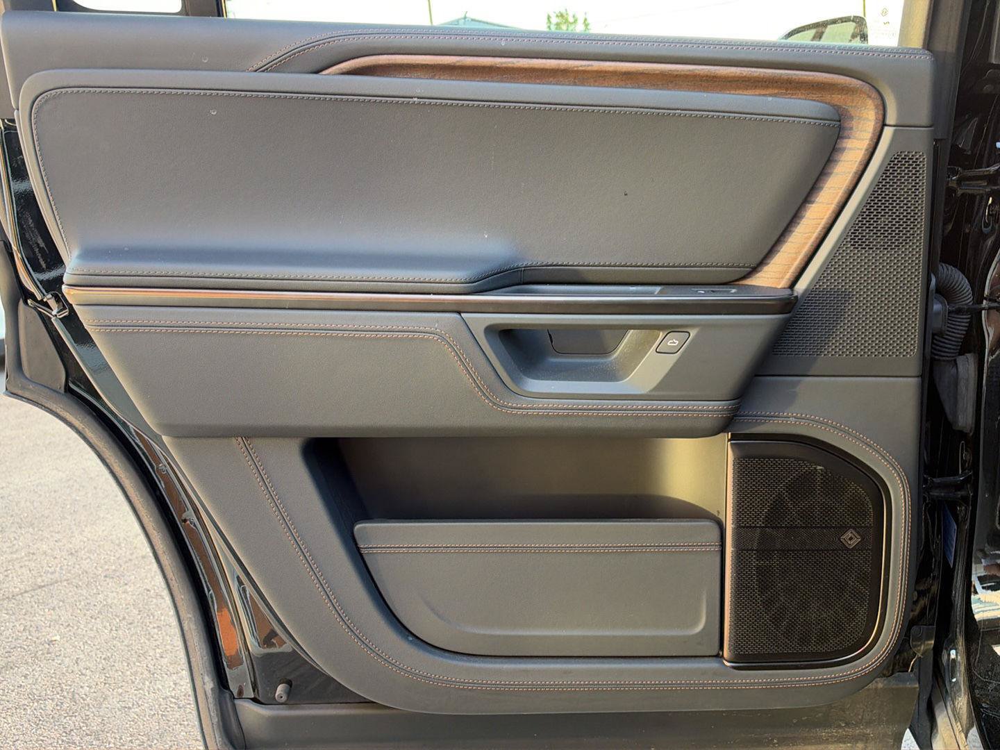Used 2026 Rivian R1S Premium Tri AWD/4WD image 17