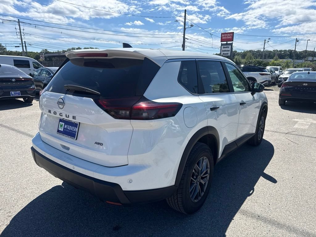 Used 2025 Nissan Rogue S AWD/4WD image 5