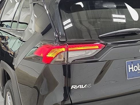 Used 2025 Toyota RAV4 LE AWD/4WD image 32