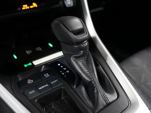 Used 2024 Toyota RAV4 XLE image 21