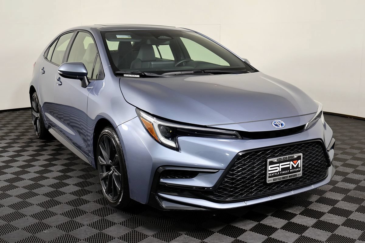 Used 2024 Toyota Corolla SE w/ SE Package FWD image 5