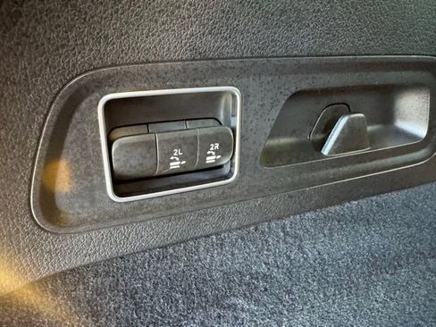 Used 2024 Mercedes-Benz GLS 450 4MATIC image 10