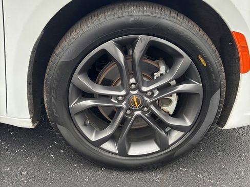 Used 2024 Chrysler Pacifica Touring-L w/ Road Tripper Package image 10