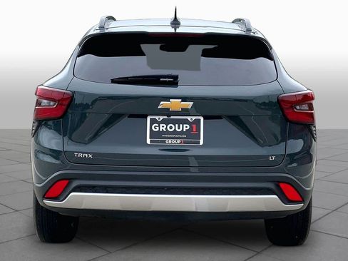 Used 2025 Chevrolet Trax LT FWD image 4