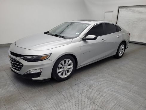 Used 2021 Chevrolet Malibu LT FWD image 2