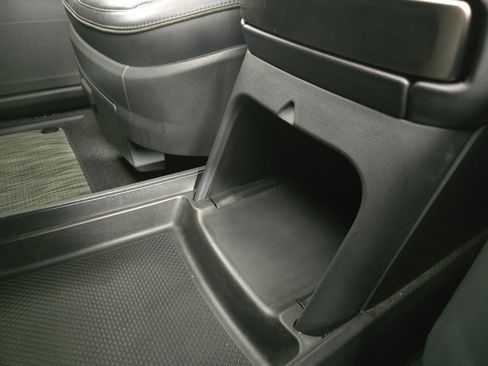 Used 2022 Rivian R1T Adventure image 31