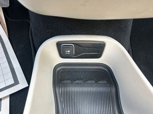 Used 2023 Chrysler Pacifica Touring-L FWD image 22