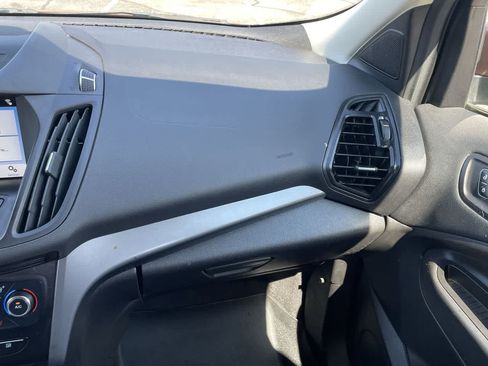 Used 2017 Ford Escape SE w/ Equipment Group 201A AWD/4WD image 16