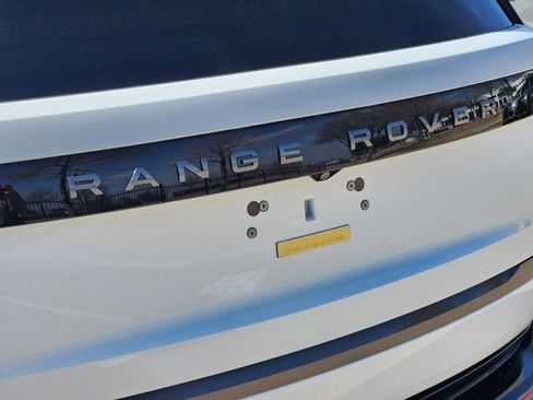 Used 2025 Land Rover Range Rover SE image 16