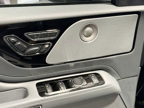 Used 2021 Lincoln Aviator Reserve w/ Equipment Group 208A image 17