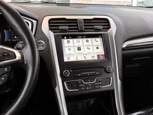 Used 2018 Ford Fusion SE w/ Equipment Group 602A FWD image 34