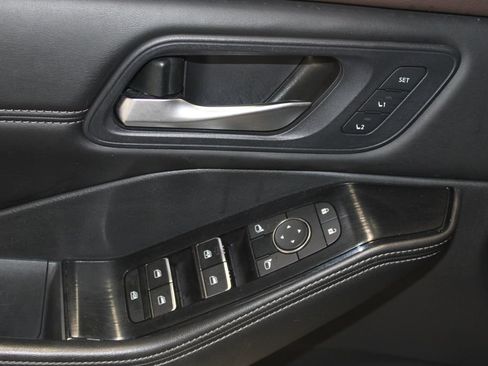 Used 2023 Nissan Rogue SL w/ SL Premium Package FWD image 6