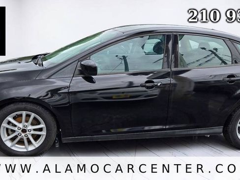 Used 2018 Ford Focus SE FWD image 2