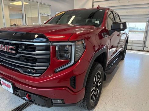 Used 2025 GMC Sierra 1500 AT4 w/ Technology Package AWD/4WD image 5