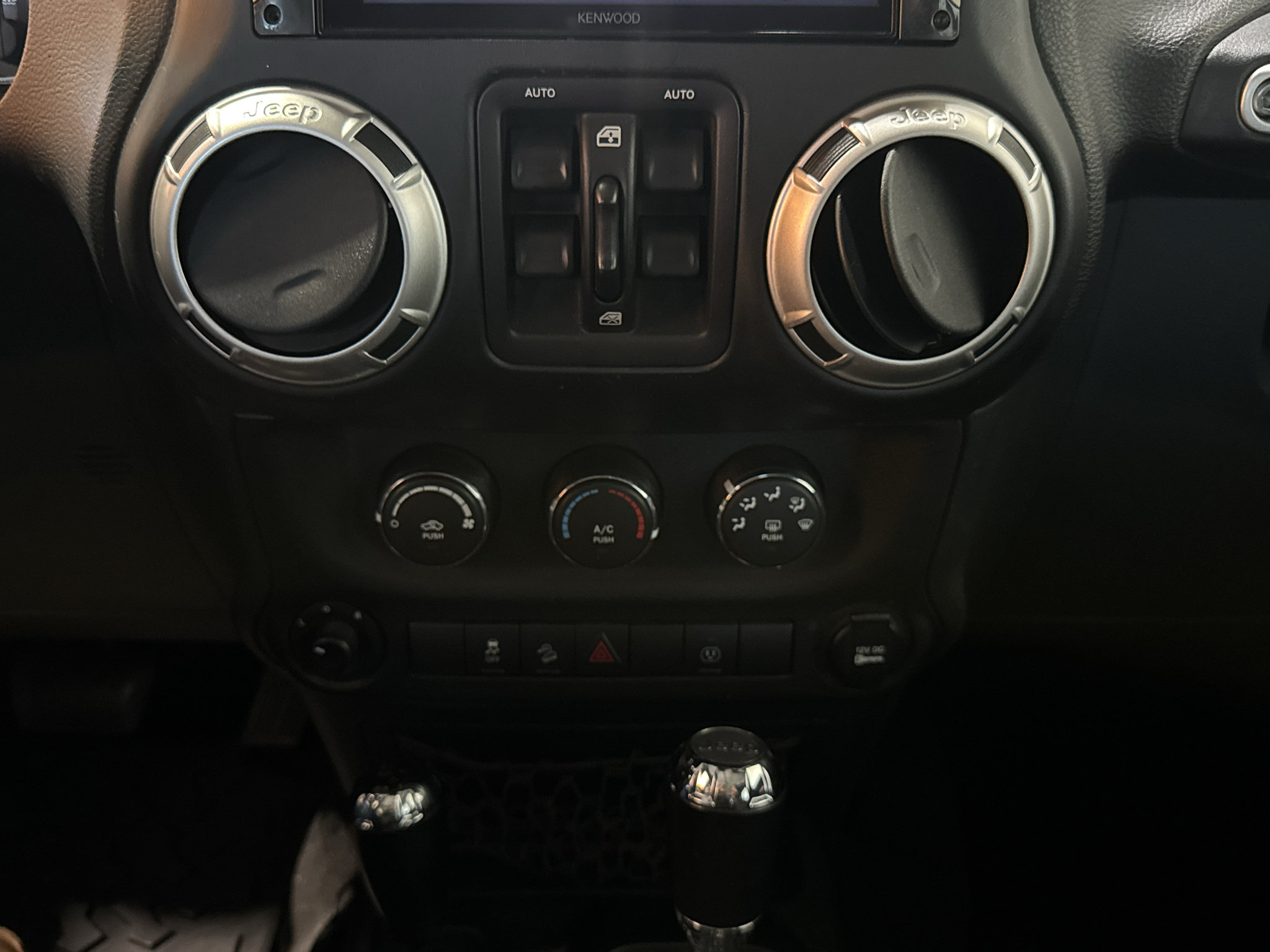 Used 2018 Jeep Wrangler Unlimited Sahara AWD/4WD image 25