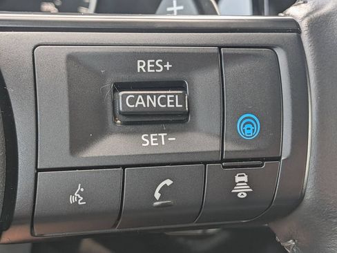 Used 2025 Nissan Pathfinder SV FWD image 14