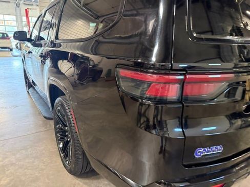 Used 2023 Jeep Wagoneer L Series II AWD/4WD image 31